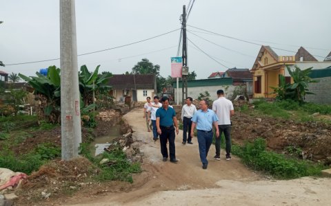 Đoàn kiểm tra UBND huyện Đông Sơn kiểm tra tiến độ xây dựng nông thôn mới kiểu mẫu tại xã Đông Minh